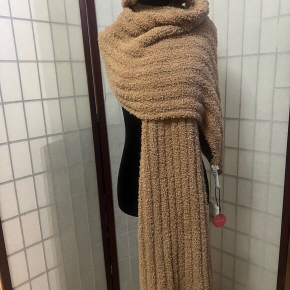 NWT FREE PEOPLE ANTHROPOLOGIE TAUPE HAT &‎ SCARFT SET - Picture 1 of 8